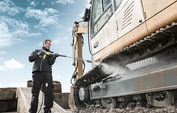 Construction machinery cleaning