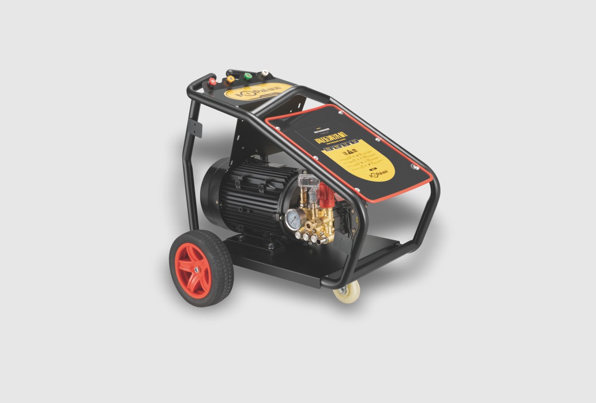 Ultra-high pressure cleaner