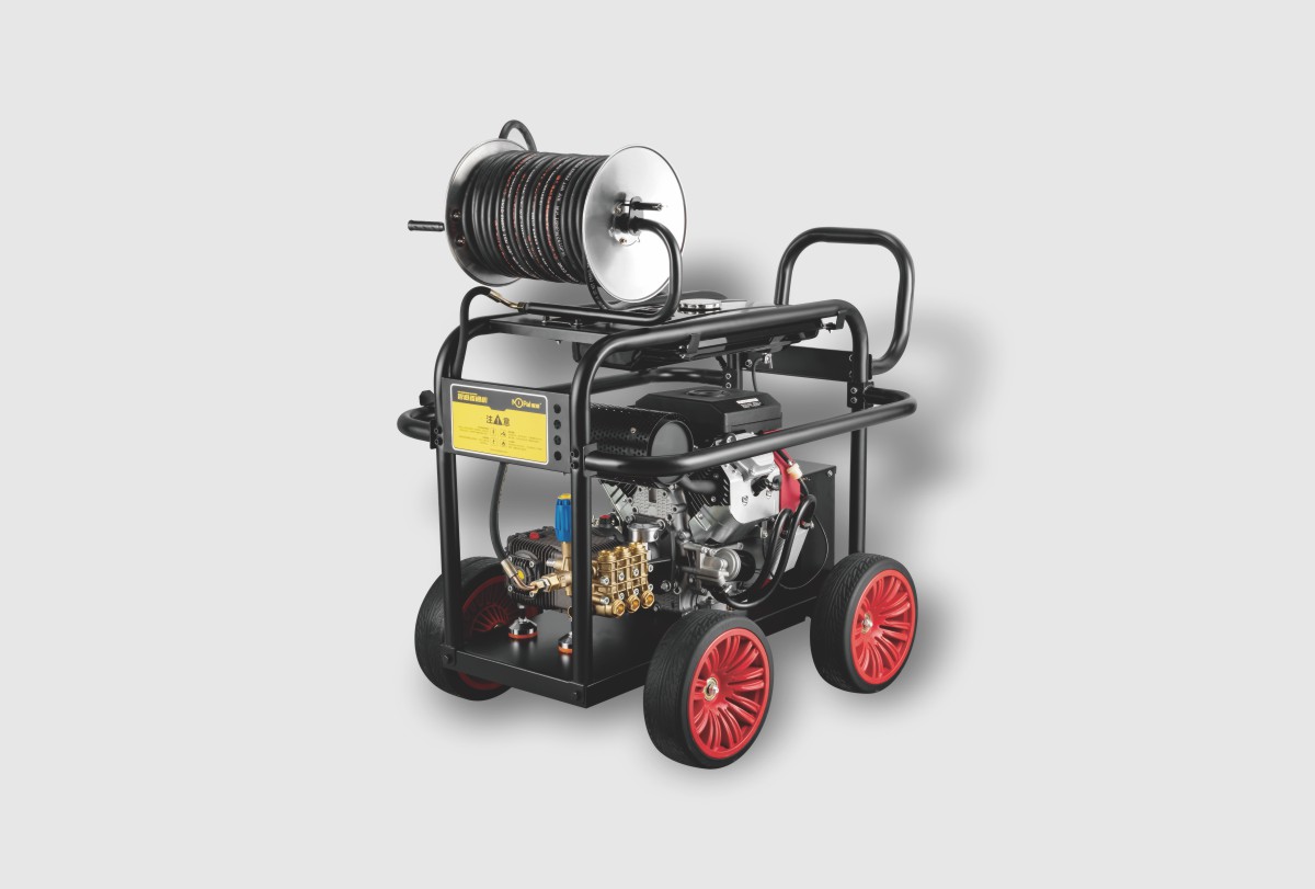 Pipe dredging machine