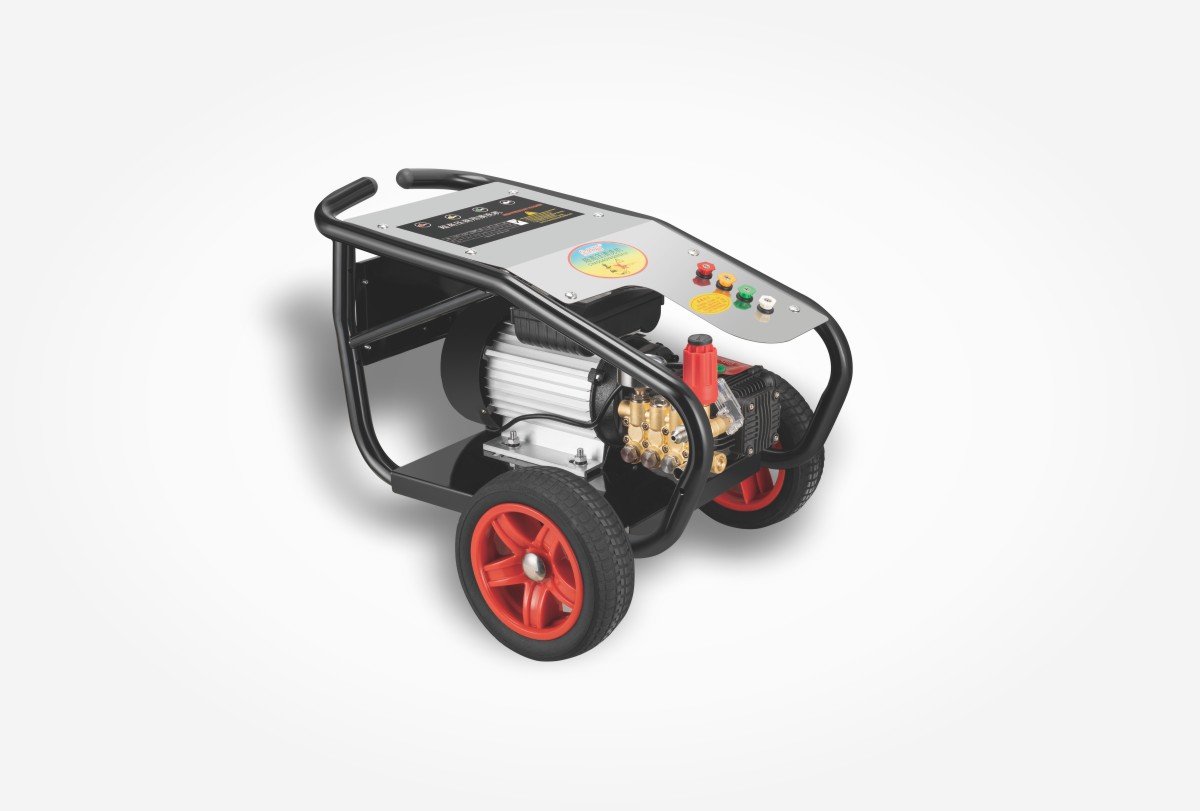 Ultra-high pressure cleaner